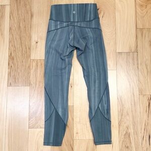 LIKE NEW Lululemon Women’s In Movement Tight 25" *Everlux